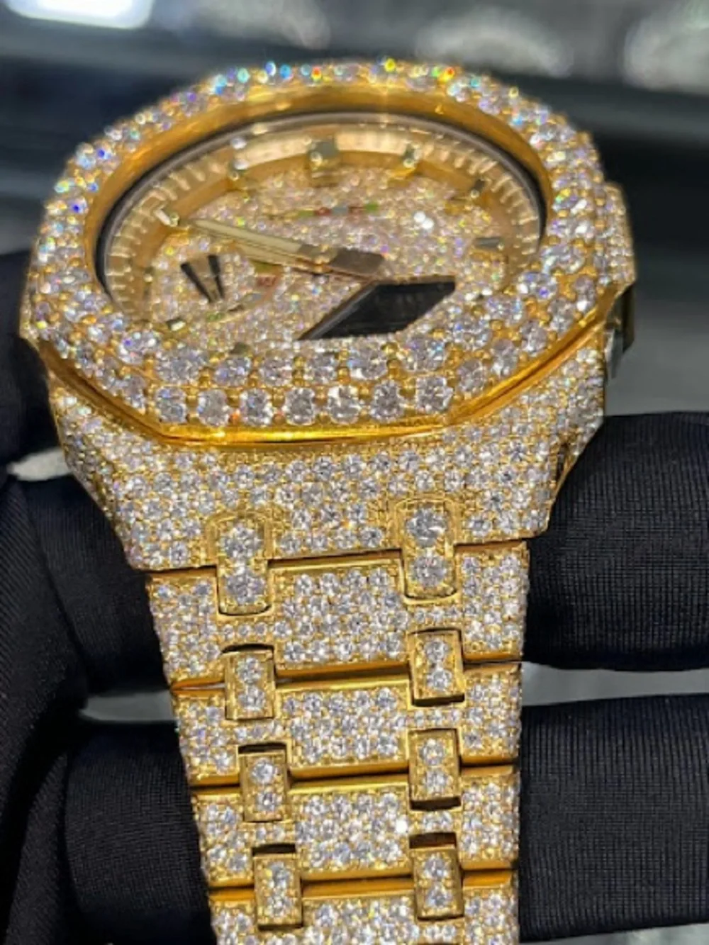 N/A luxurious gold